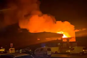 Afyonkarahisar'da Fabrika Yandı, Alevler Gökyüzünü Kapladı!