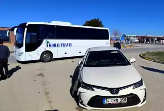 Afyon'da Otomobil-Otobüs Kazası: 4 Yaralı